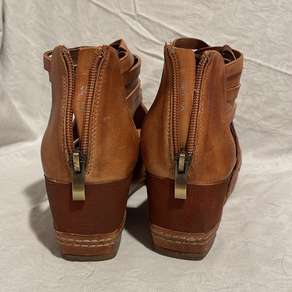 Antelope Tavi Wedges - Picture 4 of 6